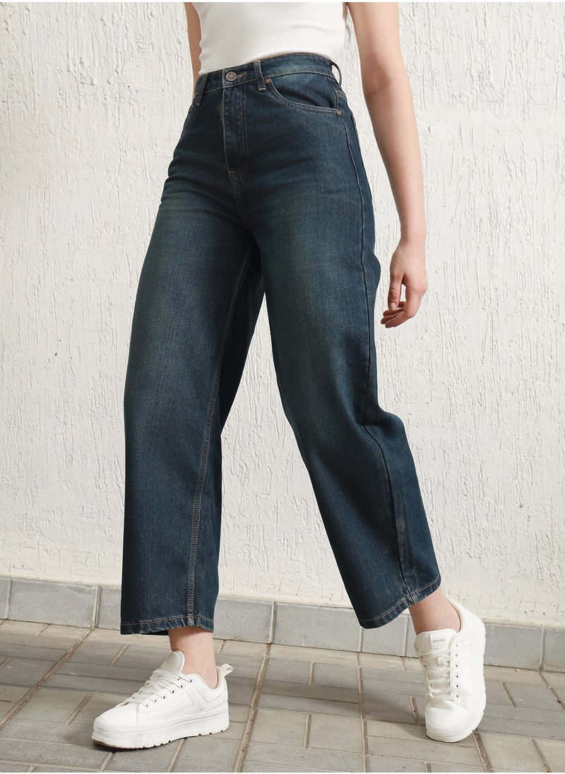 Hubberholme Women’s Relaxed Fit High-Rise Jeans in Indigo, Light Fade Pure Cotton  - Image 2