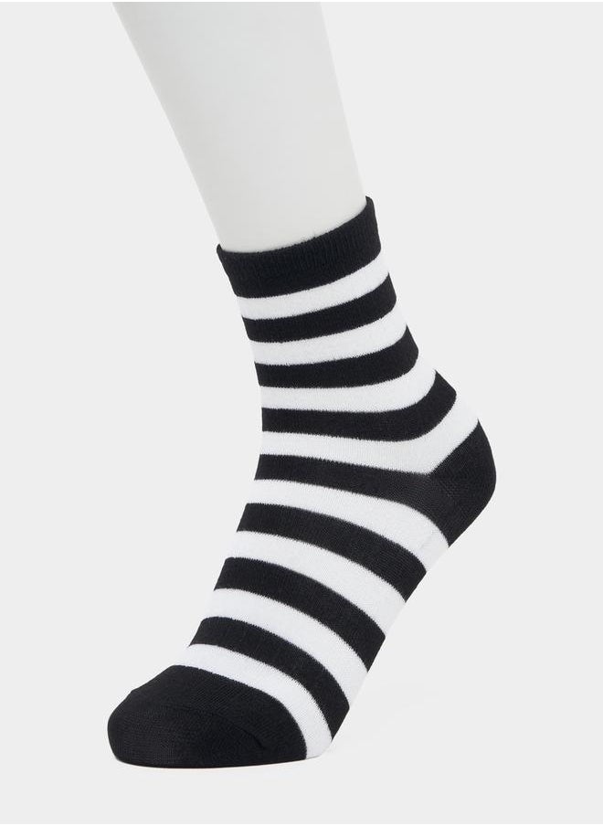 Pack of 5 - Striped Crew Socks - pzsku/Z2367DBC3FD9578B78951Z/45/_/1734941280/ba7ef9f7-1d4a-4965-b0e7-56fcd9563601