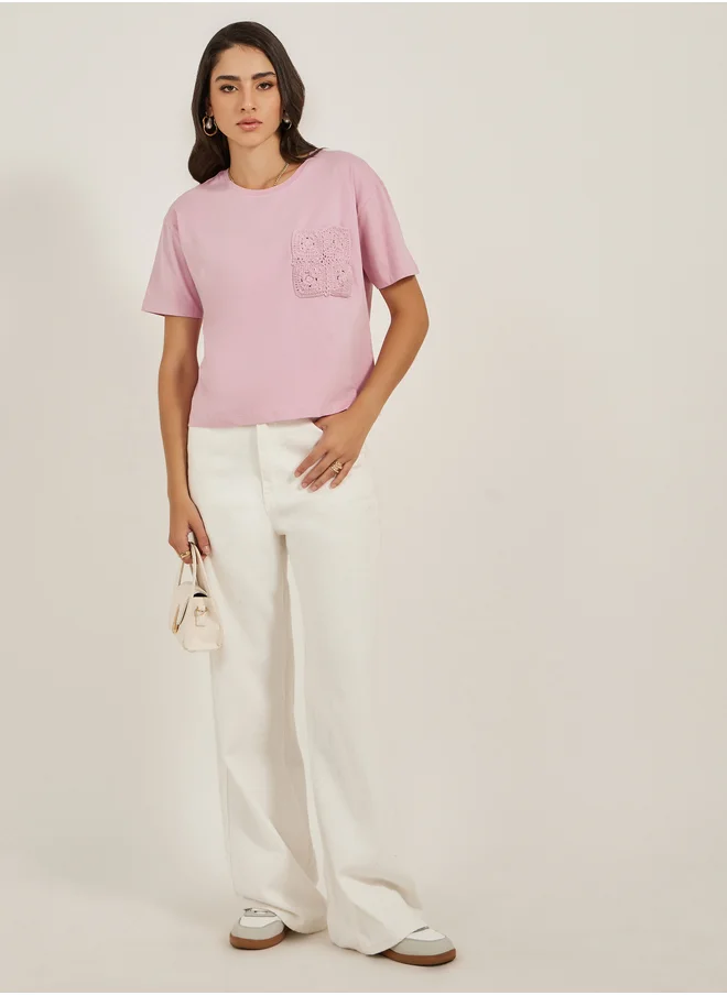 Styli Crochet Pocket Round Neck Short Sleeve T-Shirt