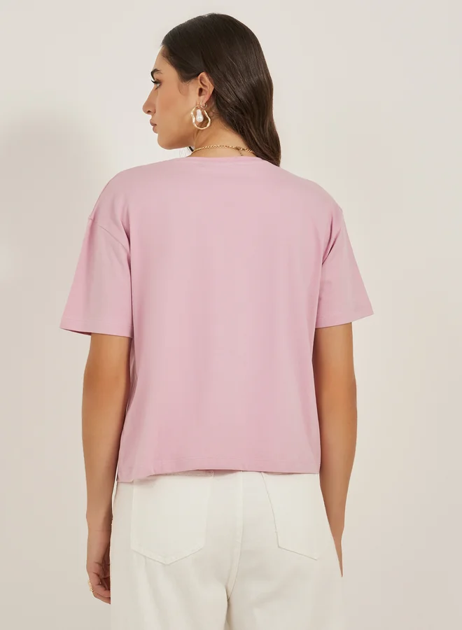 Styli Crochet Pocket Round Neck Short Sleeve T-Shirt