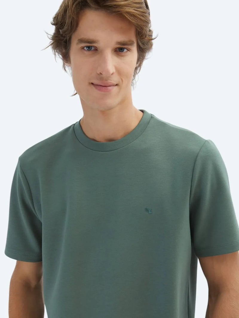 كيب تيشيرت أخضر سادة برقبة دائرية - Image 4