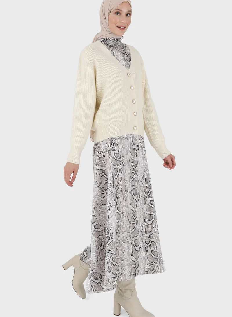 Refka by modanisa V-Neck Button Down Cardigan
