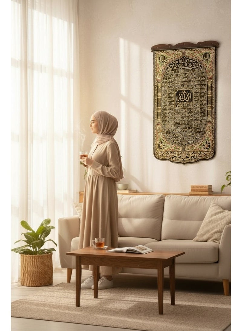 الحرائر  تعليقة جدارية مخملية فاخرة مقاس 48×87 سم بطباعة بارزة عالية الجودة، بتصميم إسلامي مميز يجمع بين الأناقة والروحانية. - Image 5