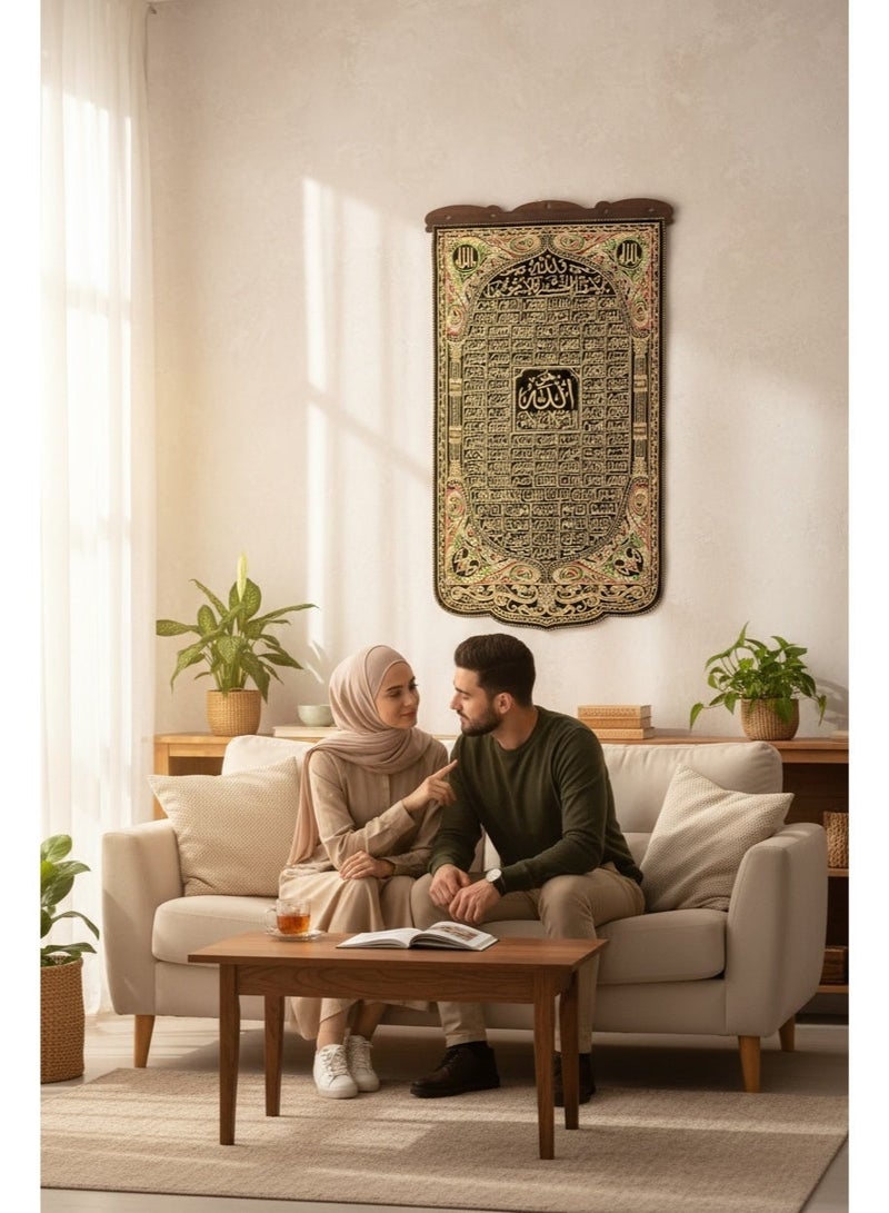 الحرائر  تعليقة جدارية مخملية فاخرة مقاس 48×87 سم بطباعة بارزة عالية الجودة، بتصميم إسلامي مميز يجمع بين الأناقة والروحانية. - Image 4