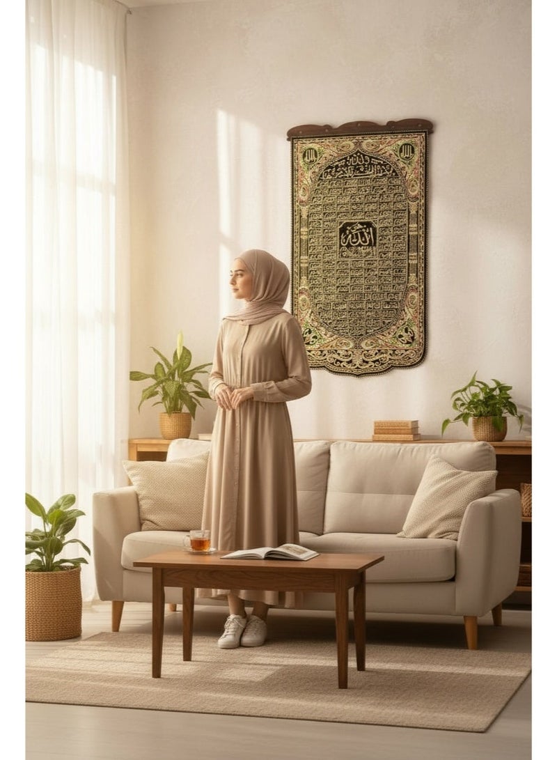 الحرائر  تعليقة جدارية مخملية فاخرة مقاس 48×87 سم بطباعة بارزة عالية الجودة، بتصميم إسلامي مميز يجمع بين الأناقة والروحانية. - Image 3