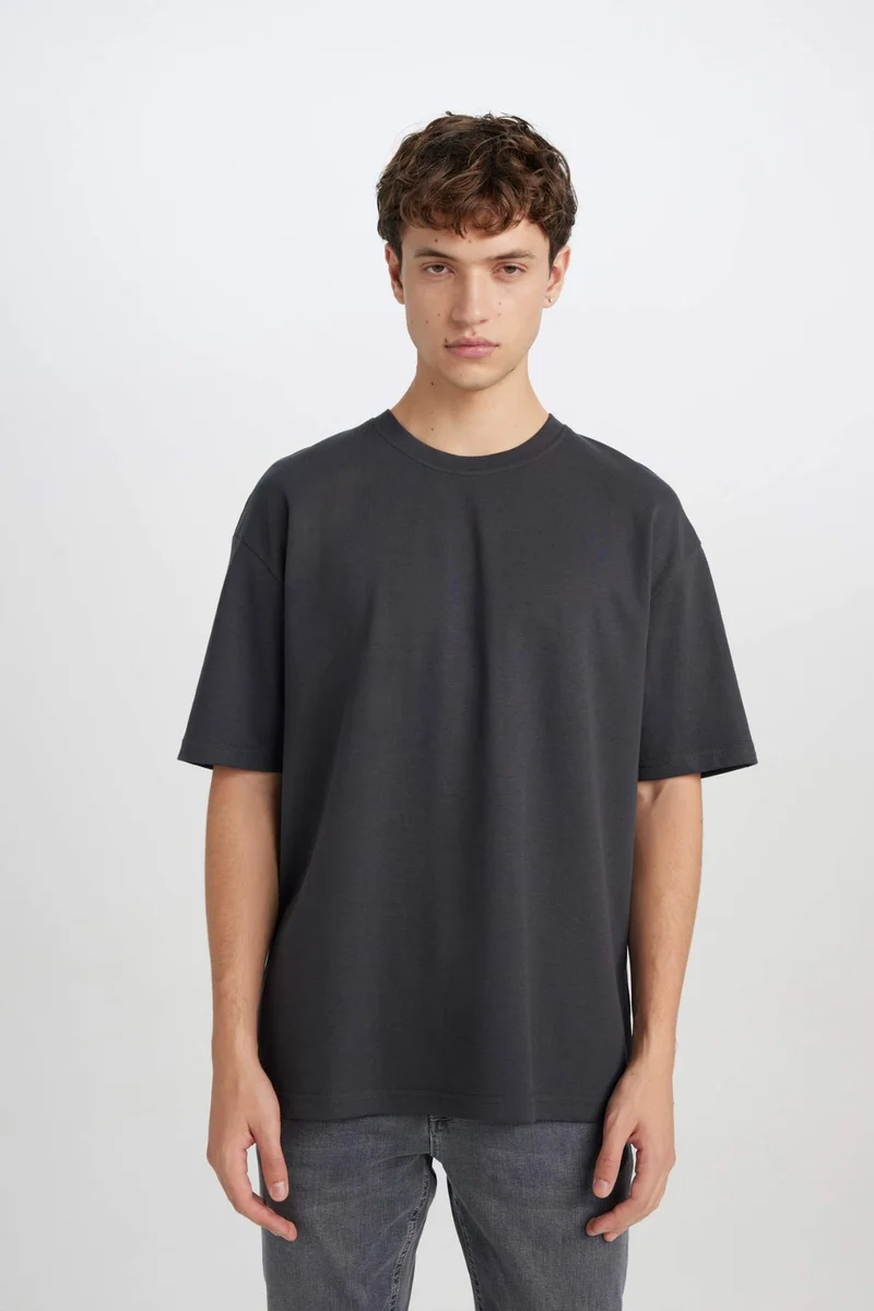 ديفاكتو Oversize Crew Neck Basic T-Shirt