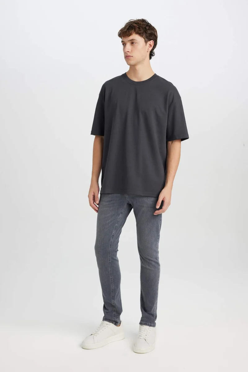 ديفاكتو Oversize Crew Neck Basic T-Shirt