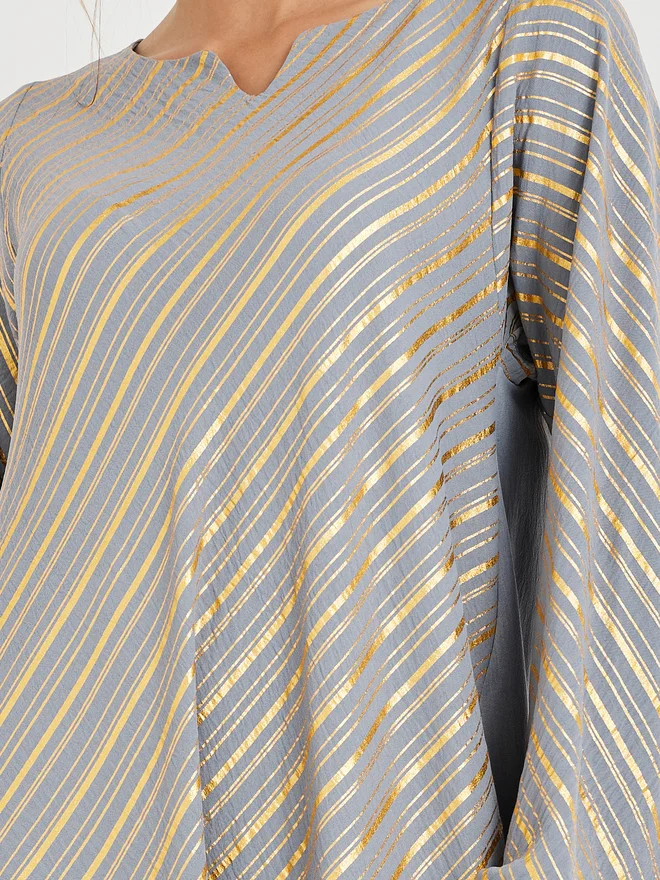 Styli Amirah Foil Print Notch Neck Jalabiya