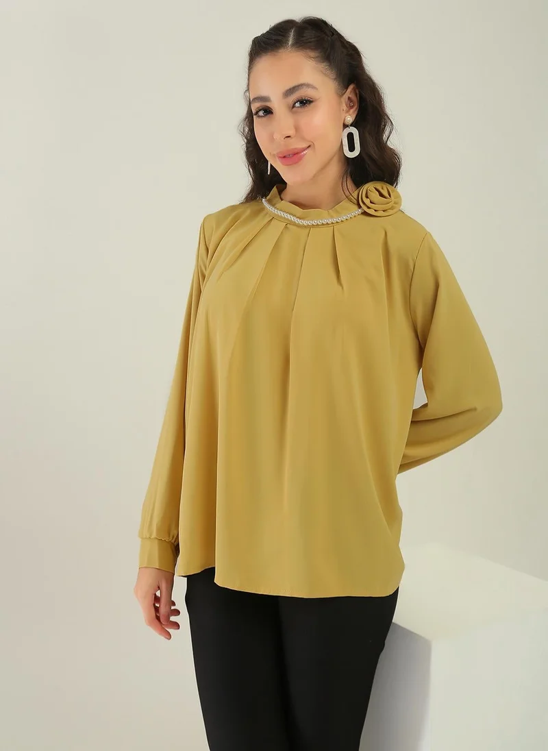 جلو باص Globus Women Yellow Cuffed Sleeves Round Neck Pearl Chain Detail Floral Applique Pleated Party Top