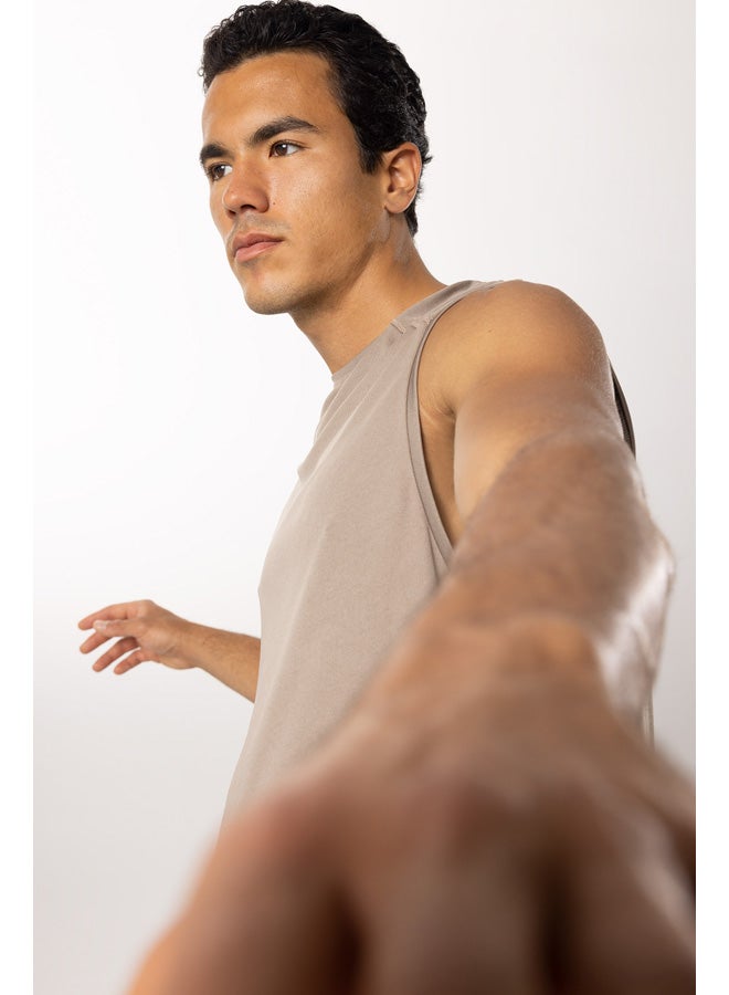 Man Regular Fit Crew Neck Sleeveless Athlete