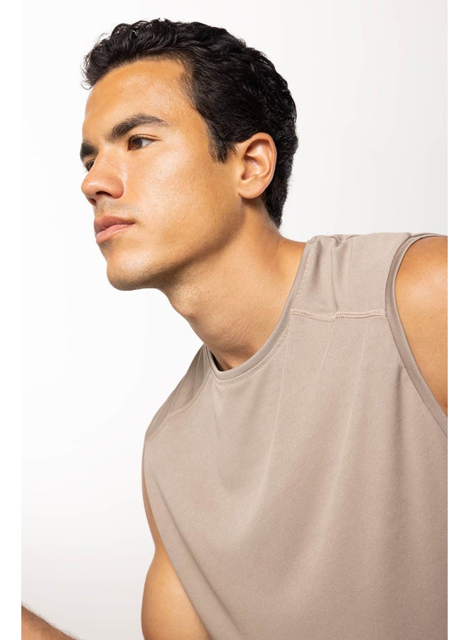 Man Regular Fit Crew Neck Sleeveless Athlete