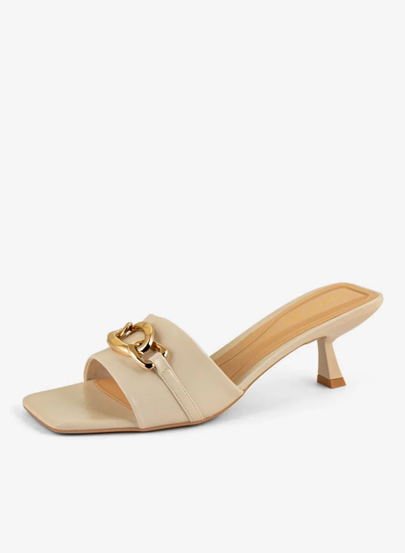 فينتشي صنادل نسائية ذات حزام واحد بكعب متوسط