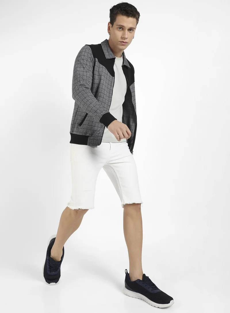 Campus Sutra Men's Grey Zip-Front Graph Checkered Jacket | سترة بسحاب أمامي | كم طويل | نمط كتلة اللون | كاجوال ويومي | طوق منتشر
