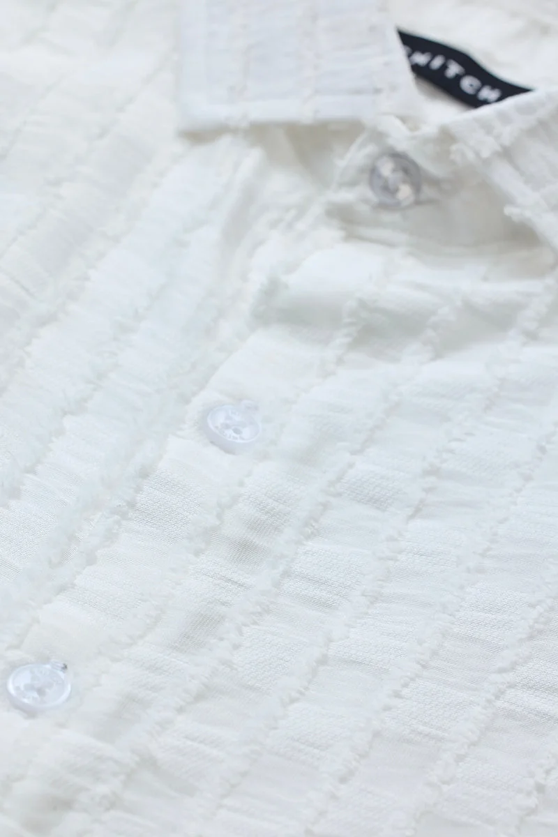 SNITCH قميص أبيض مخطط بقصة ضيقة