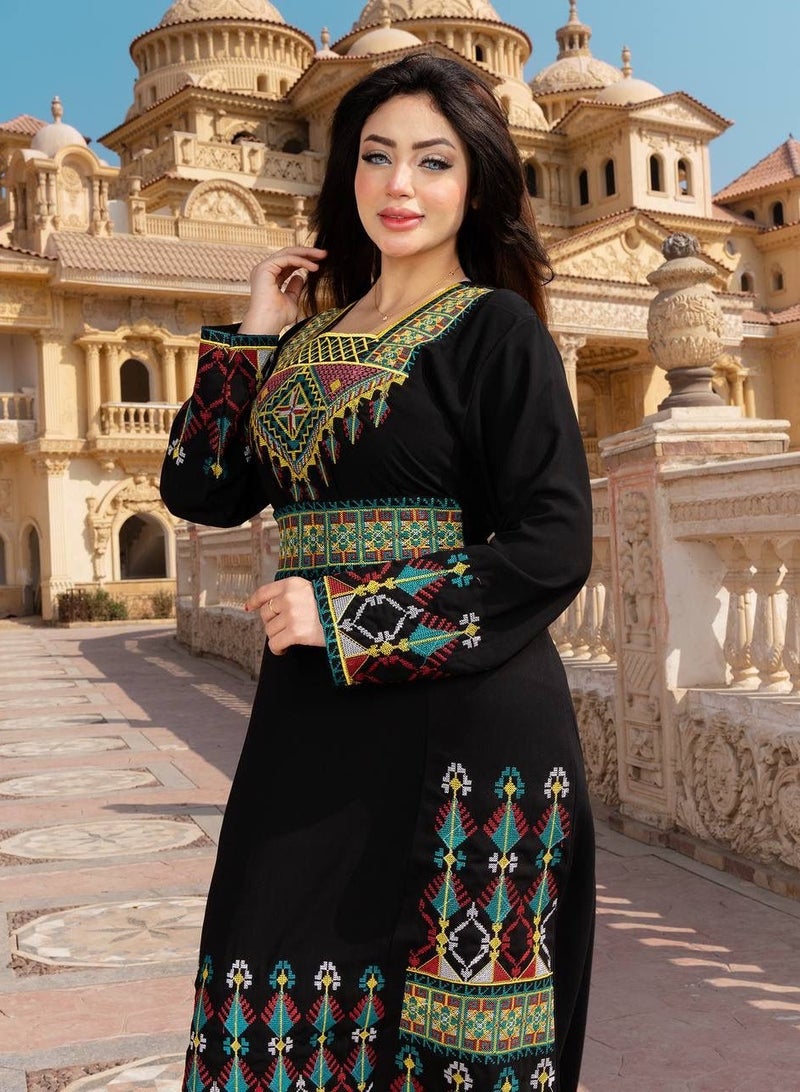 A sophisticated Saudi embroidered galabiya  - Image 2