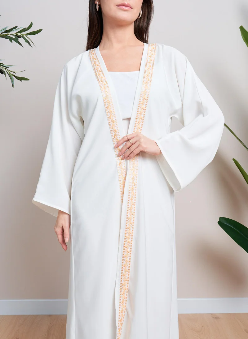 كوتور لابس White Abaya with Embroidery and Sheila