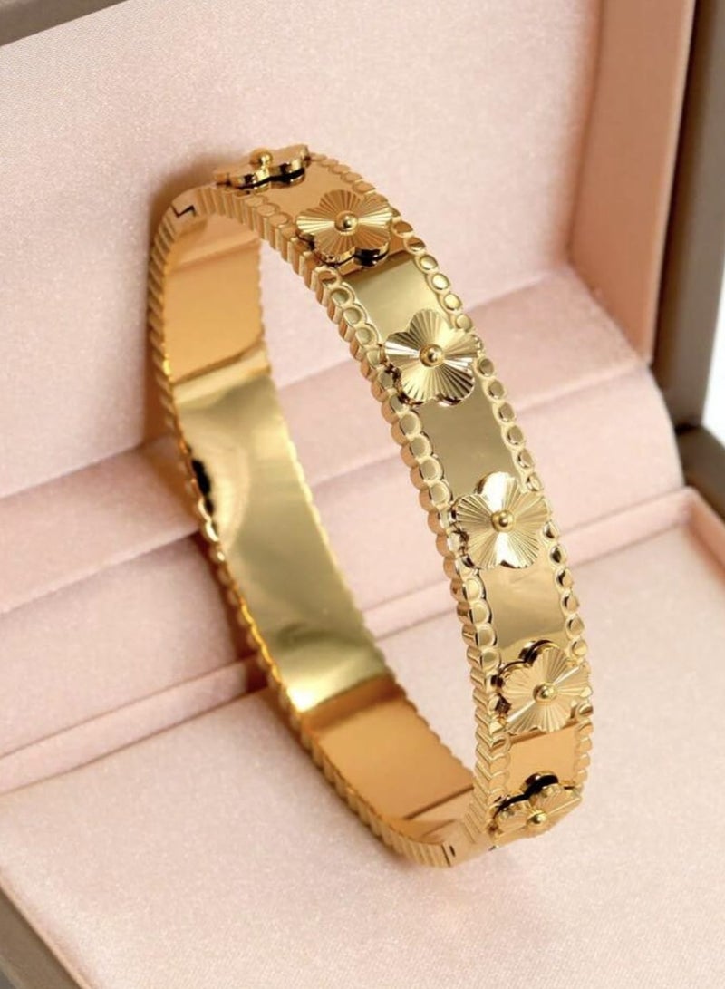 يوكا  مجموعة أساور من 3 قطع  ذهب مطلي  ١٨ قيراط من الفولاذ المقاوم للصدأ بشكل زهرة أنيق للنساء, هدية مجوهرات للحفلات و الأفراح - Image 4