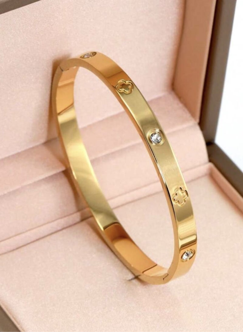 يوكا  مجموعة أساور من 3 قطع  ذهب مطلي  ١٨ قيراط من الفولاذ المقاوم للصدأ بشكل زهرة أنيق للنساء, هدية مجوهرات للحفلات و الأفراح - Image 5