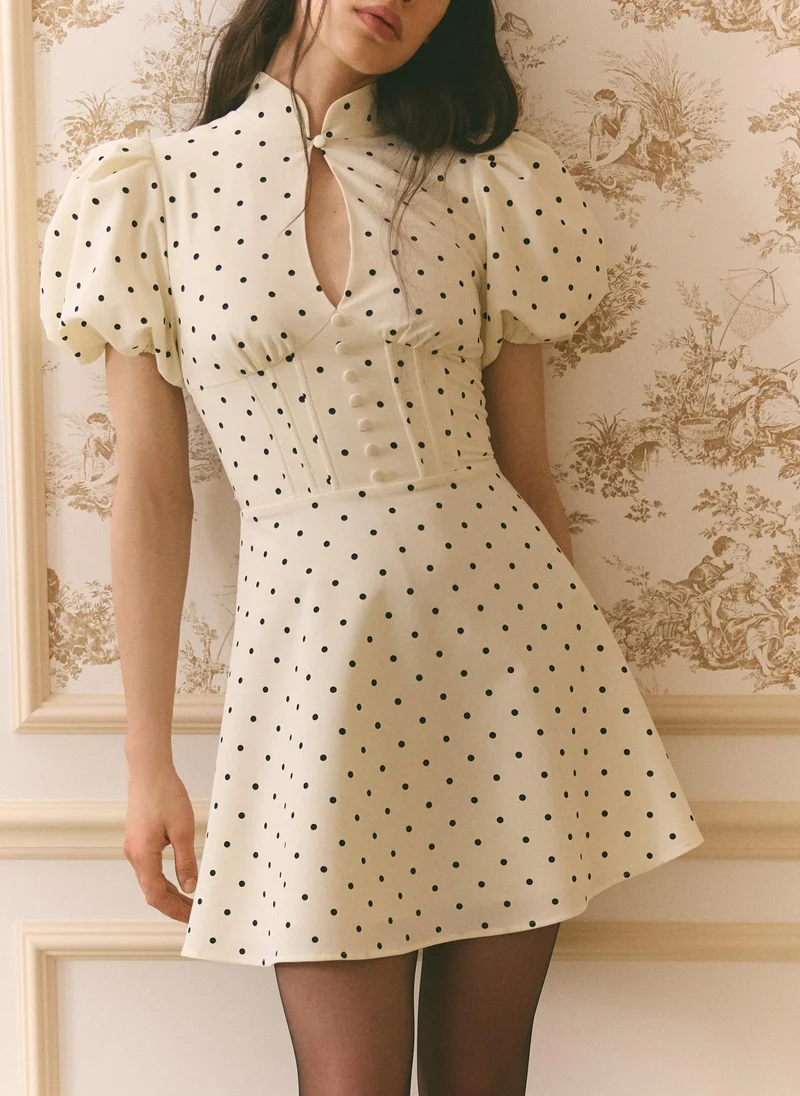 ليتشي فستان قصير منقط بأكمام واسعة