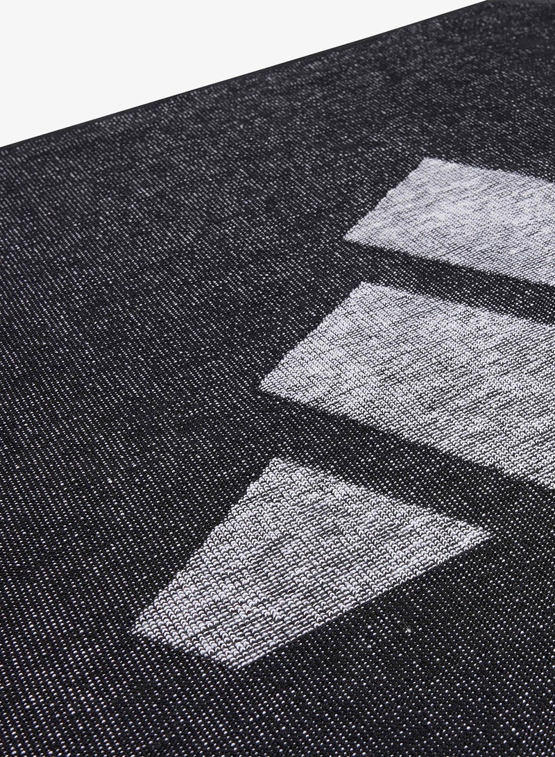 اديداس منشفة بشعار أساسي - Image 2