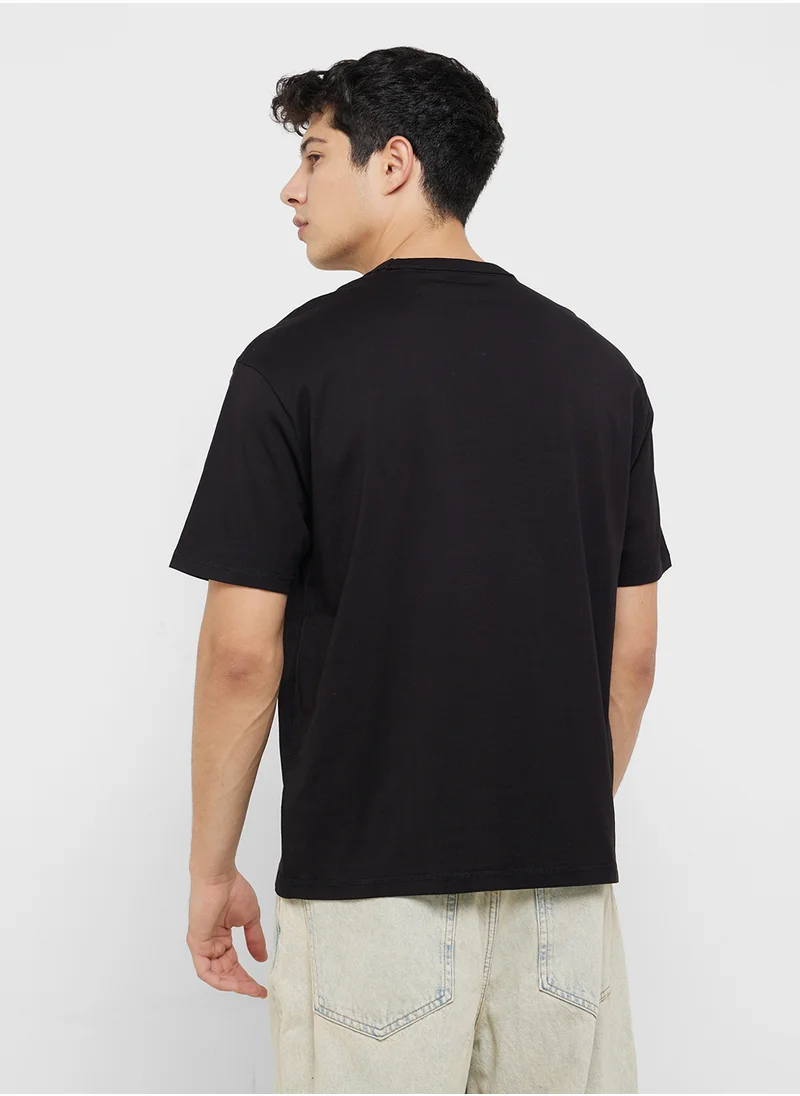 جس Printed Short Sleeve Crew Neck T-Shirt