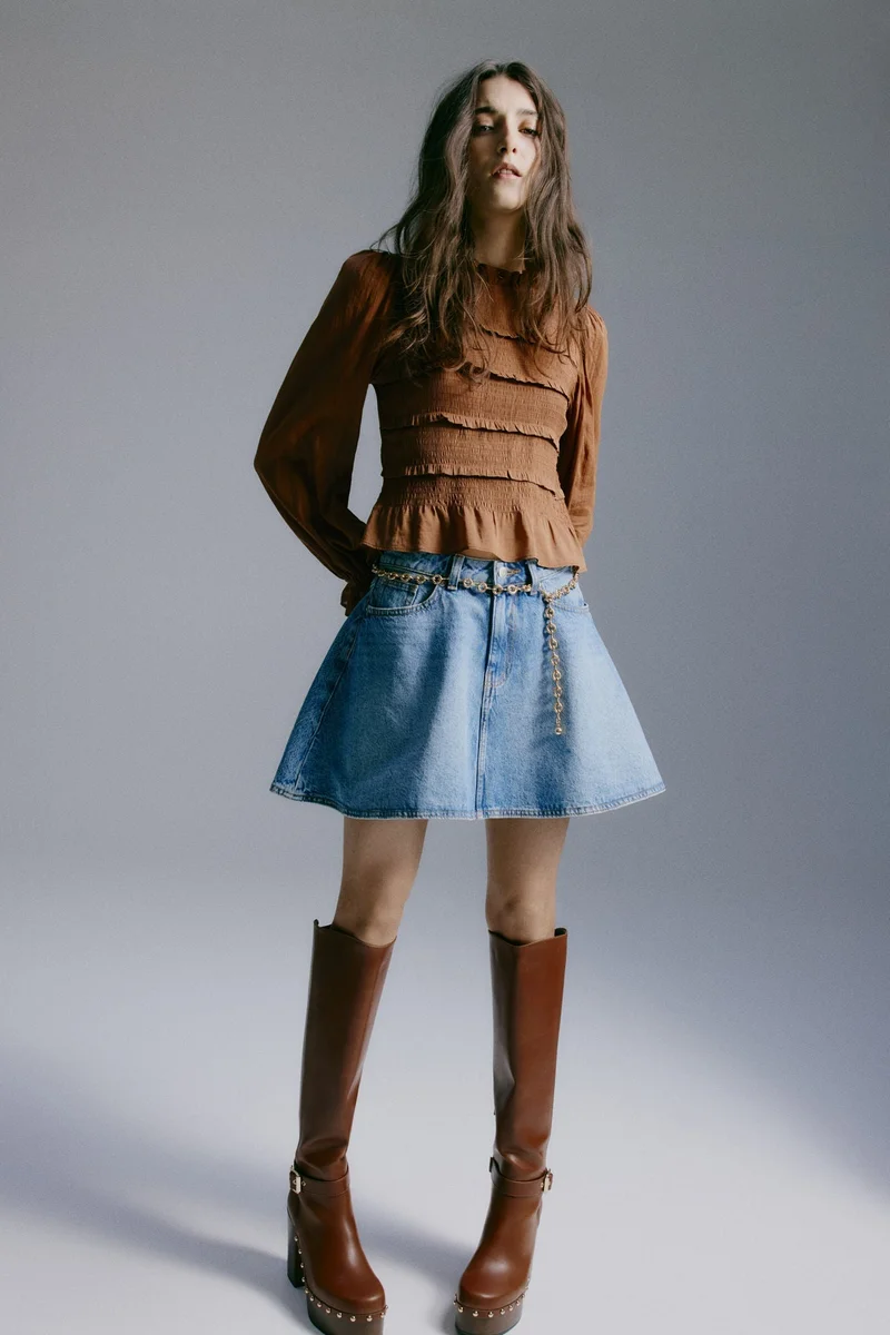 اتش اند ام بلوزة بتصميم درزات مجمّعة