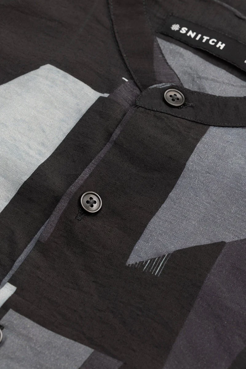 سنيتش قميص ماندرين أسود تجريدي