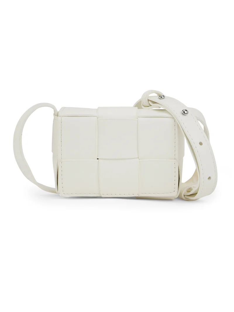 جلو باص حقيبة نسائية بيضاء بحمالة كتف للحفلات بتصميم طبقات وألواح