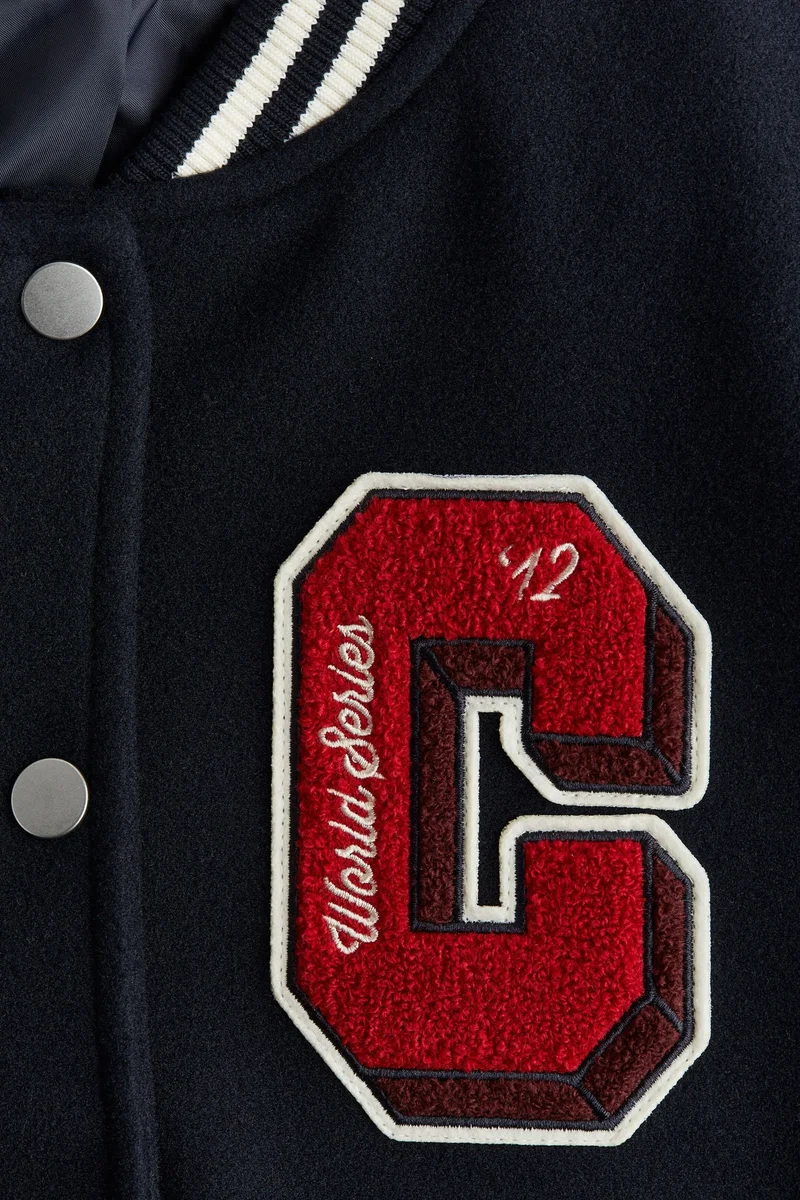 اتش اند ام جاكيت بيسبول مزين بزخارف