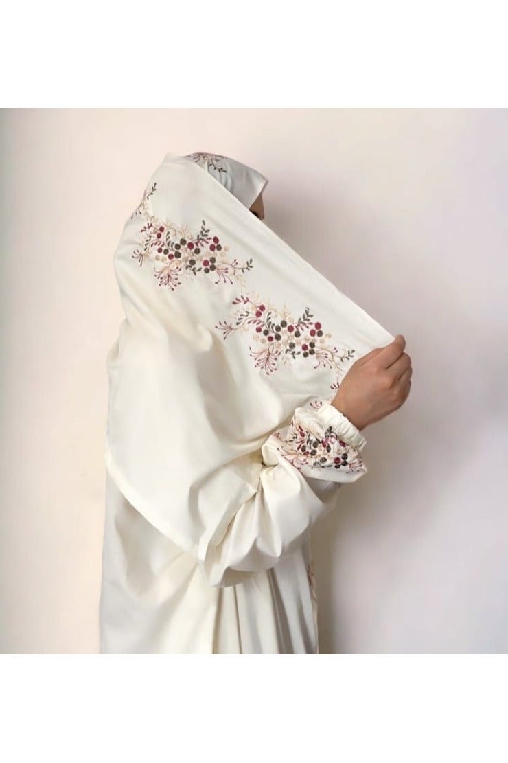 LoveHome Ultra soft and comfortable prayer sheet embroidered with small floral designs, one piece, includes a veil, and covers the entire body in a one-size-fits-all, wide-fitting size - off white - Image 2