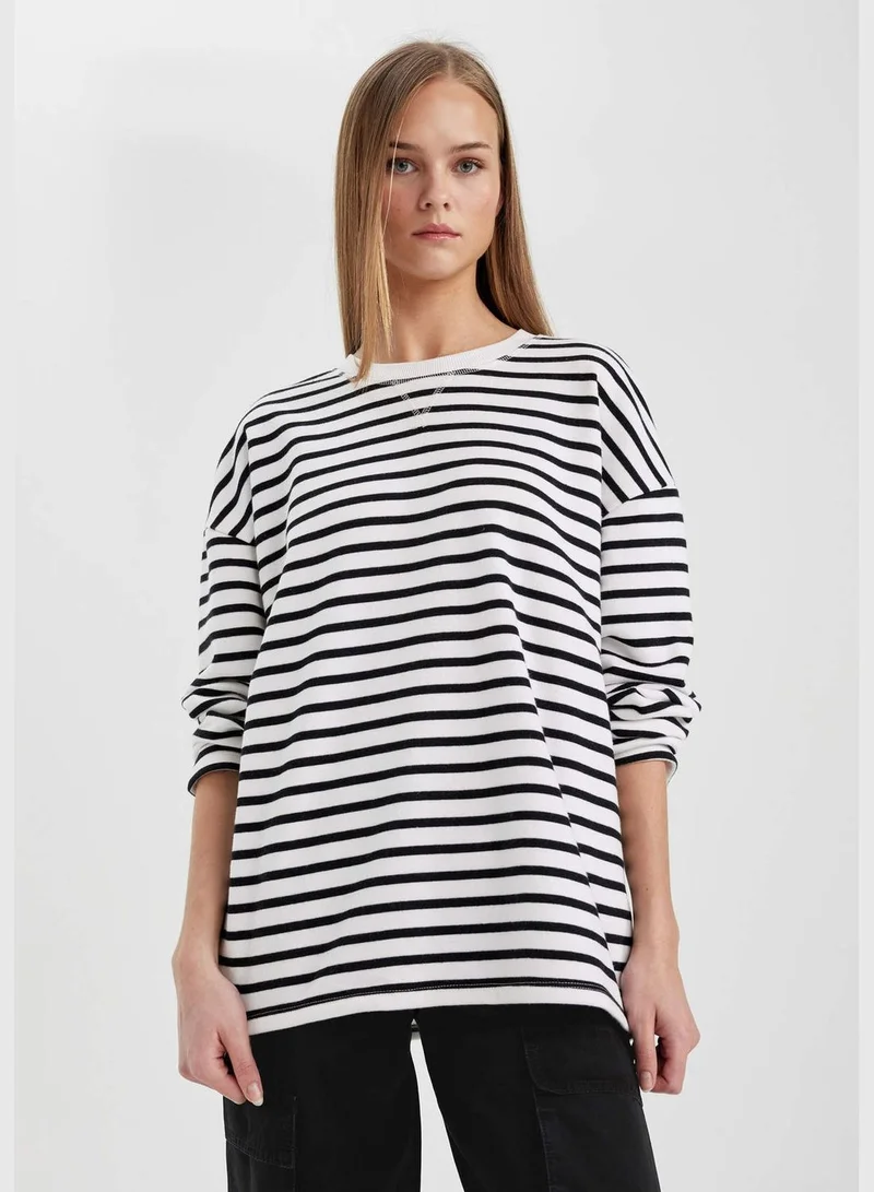 ديفاكتو Oversize Fit Crew Neck Striped Long Sleeve T-Shirt