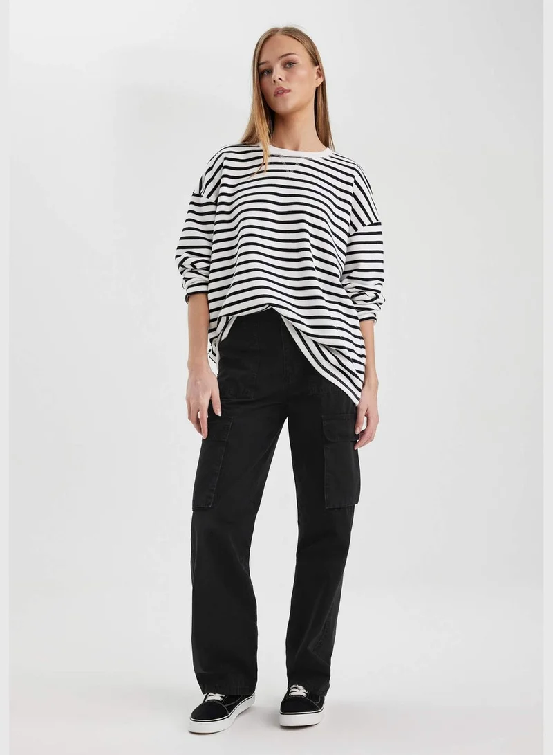 ديفاكتو Oversize Fit Crew Neck Striped Long Sleeve T-Shirt