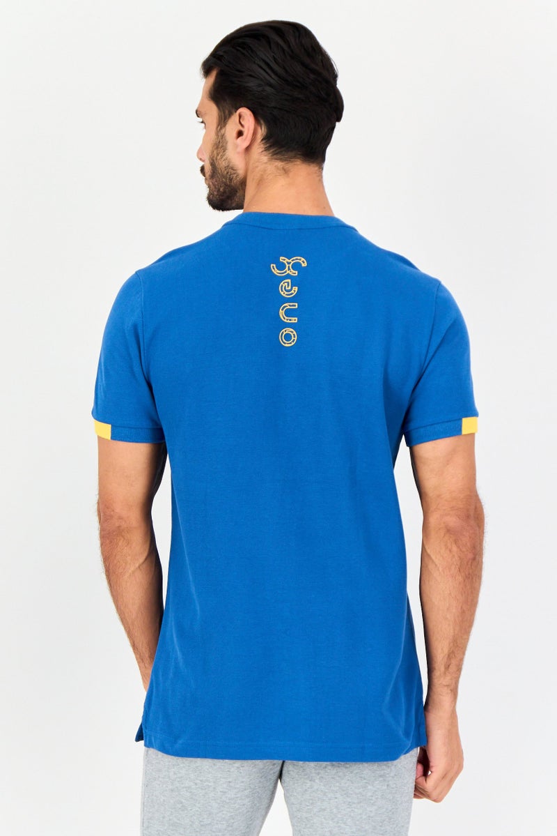 PUMA تي شيرت بومّا x وان8 للرجال بقصة ضيقة بأكمام قصيرة، أزرق بحيرة - Image 4