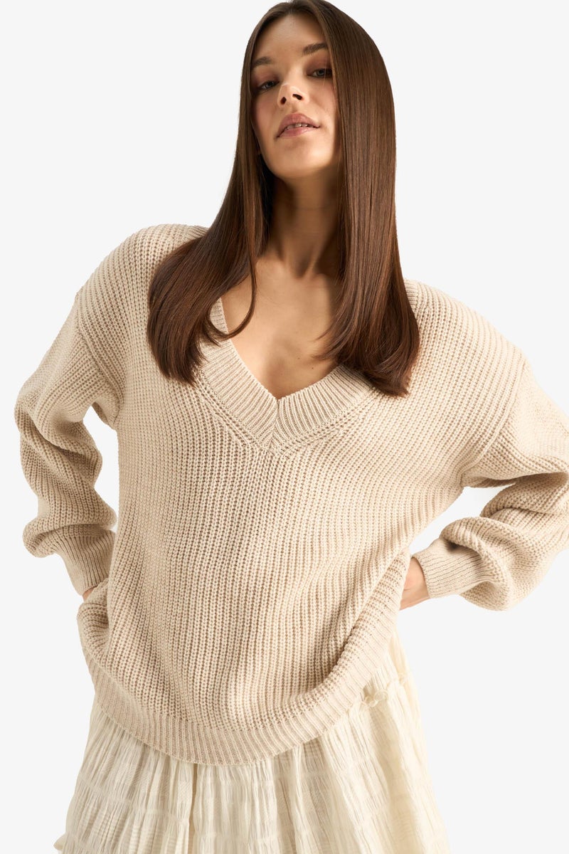 DeFacto Beige Woman Oversize Fit V-Neck Pullover Casual - Image 3