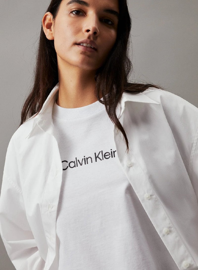 كالفن كلاين تيشرت من القطن مزين بشعار كلفن كلاين - Image 3