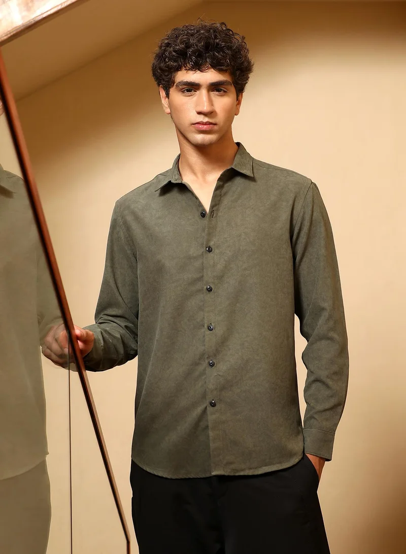 Campus Sutra Men Mono-Fluid Imprint Shirt | Spread Collar , Long Cuffed Sleeves | Button Closure Curved Hem | Abstract Print Plain | Woven Fabric For Casual & Office Wear | Seaweed Green