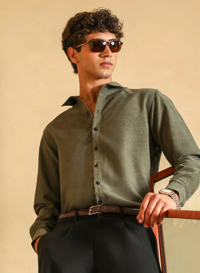 Campus Sutra Men Mono-Fluid Imprint Shirt | Spread Collar , Long Cuffed Sleeves | Button Closure Curved Hem | Abstract Print Plain | Woven Fabric For Casual & Office Wear | Seaweed Green