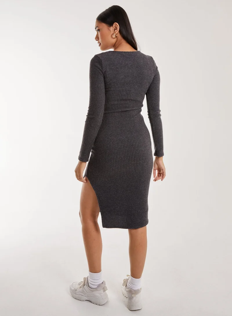 بينك فانيلا فستان ميدي بأكمام طويلة ونسيج مضلع ناعم