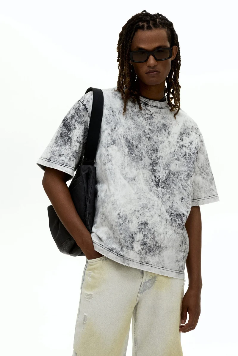 اتش اند ام تي-شيرت قصير بقصّة واسعة