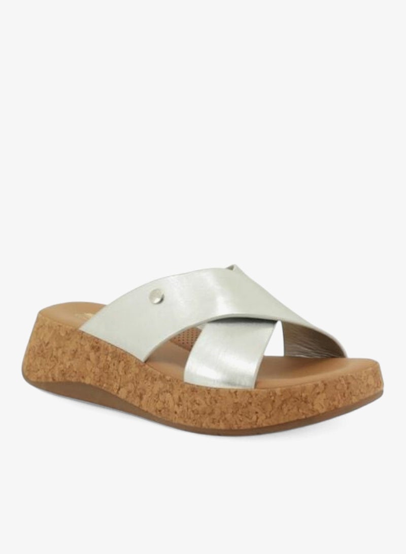 باتا صندل بكعب إسفيني مع أحزمة متقاطعة معدنية - Image 1