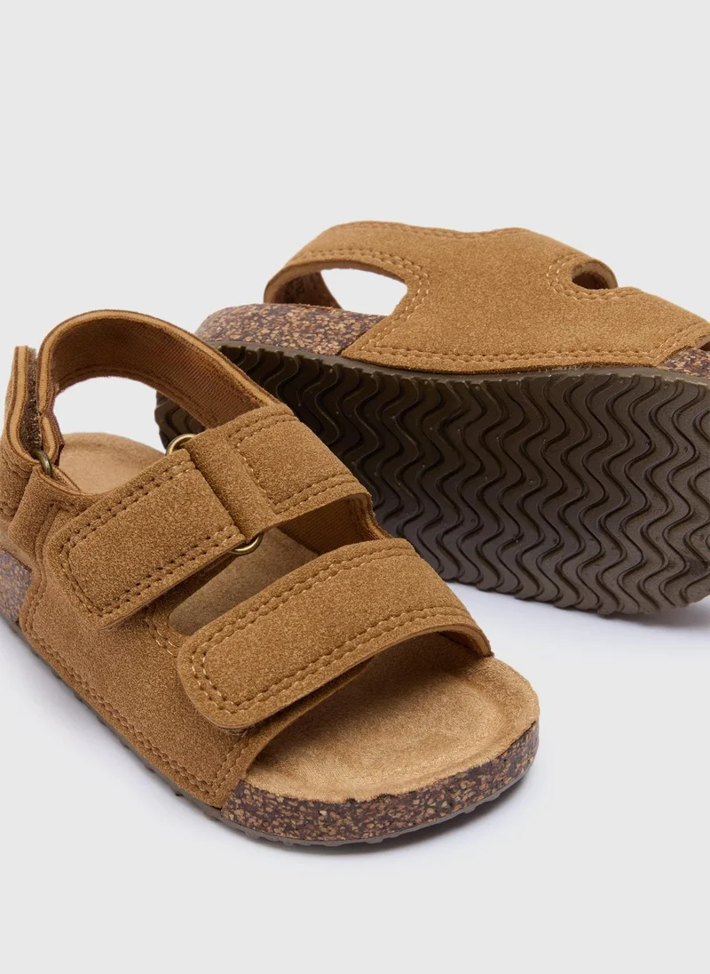 ماتلان Boys Tan Footbed Sandals
