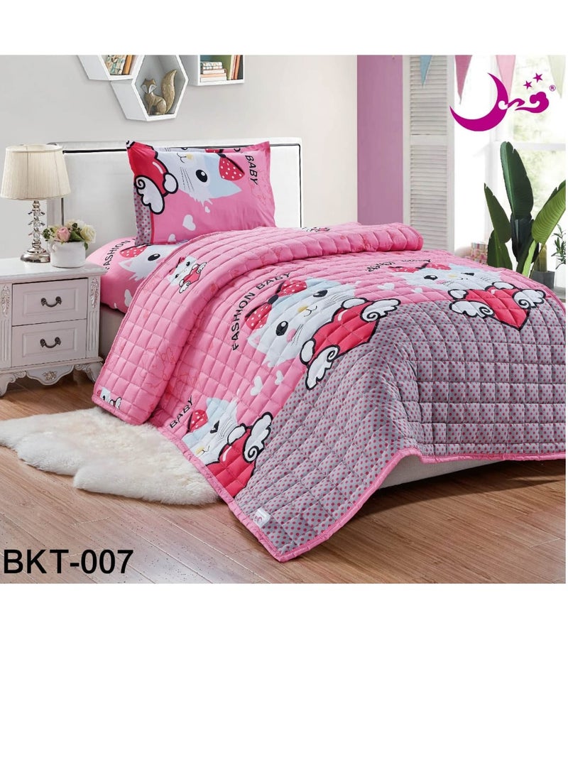 Moon Children's drawings compressed bedspread for one and a half people. Add a dose of vitality to your little ones' room decor by purchasing this beautiful bedspread. 