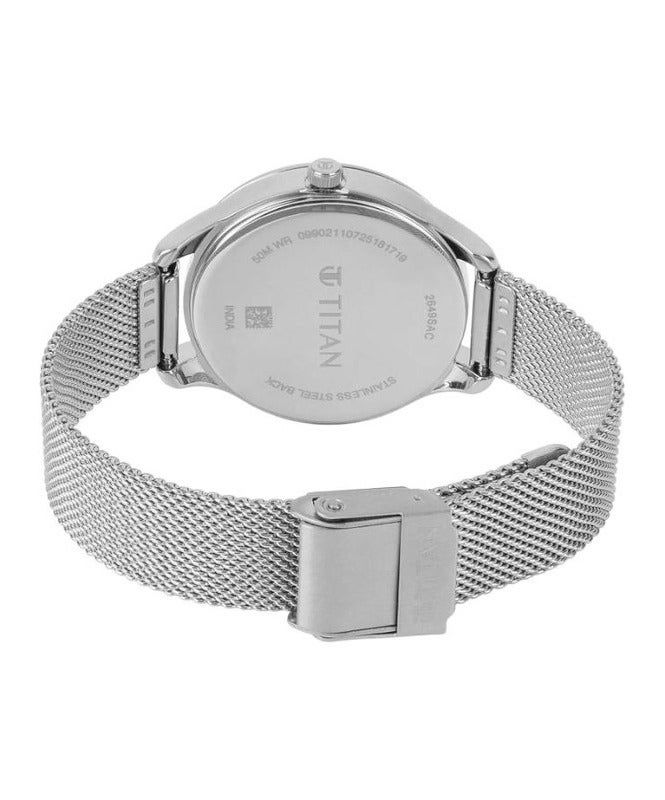 TITAN ساعة تيتان للنساء بقرص دائري بنفسجي وحزام شبكي فضي 2649sm04 - Image 5