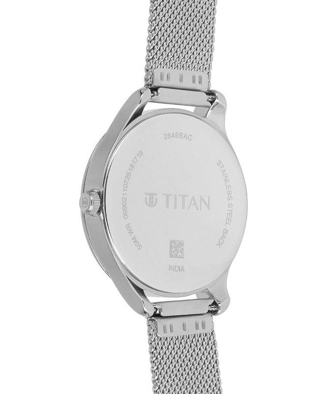 TITAN ساعة تيتان للنساء بقرص دائري بنفسجي وحزام شبكي فضي 2649sm04 - Image 3