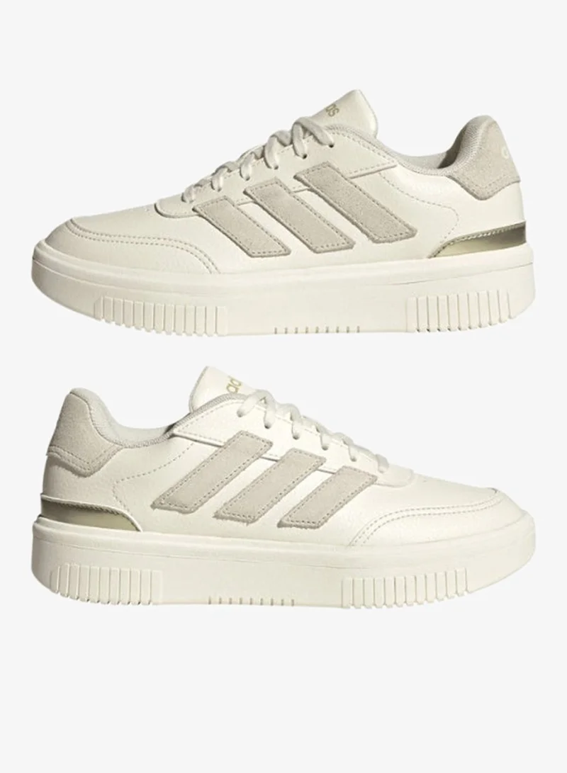 adidas أحذية رياضية نسائية بيضاء كورت بلوك بولد دبليو