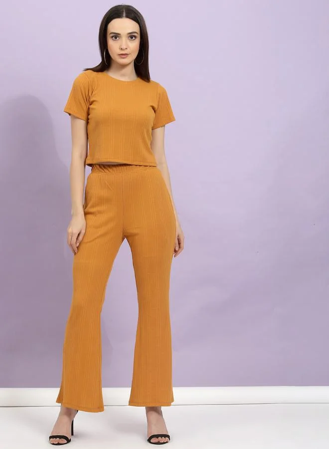 تايك تو طقم منسق من بلوزة قصيرة وبنطال بأرجل واسعة