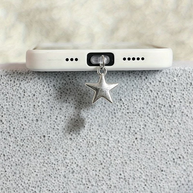 سدادة غبار منفذ الشحن من النوع C USB، سدادة حماية من الغبار القديمة الفضية لمنفذ شحن هاتف آيفون، سدادة منفذ USB نوع C. لون فضي، إكسسوار هاتف أنيق، هدية ملحق للهاتف. - Image 4