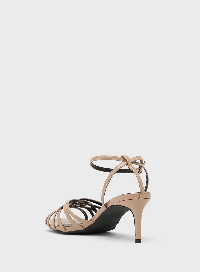 ايلا صندل بكعب متوسط متعدد الأشرطة - Image 3