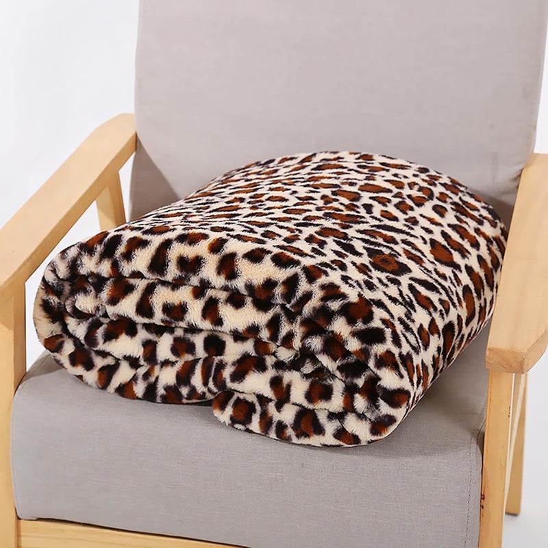 UKELER بطانية Leopard بحجم 60'' x 80''، وزن 480 جرام، ذات طرفين مصنوعين من فرو صناعي، سميكة وناعمة جدًا، مناسبة للاستخ��ام في السرير، الأريكة، السفر، والتخييم. بطانية مزينة بطباعة الفهد، مناسبة لجميع المواسم. - Image 3