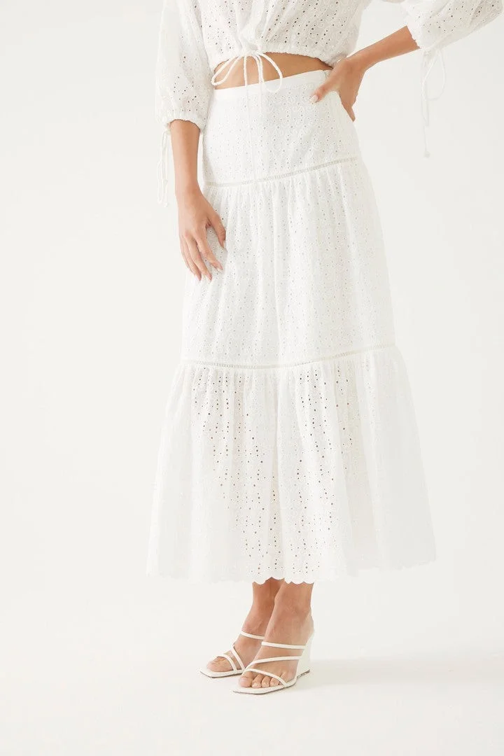 EXQUISE Lace-Look Layered Skirt Model